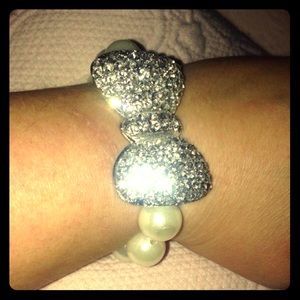 Costume rhinestone and pearl bracelet
